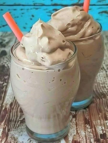 “This Stuff Tastes Freakin’ Amazing!” – The 3-Ingredient Homemade Chocolate Frosty Recipe Going Viral