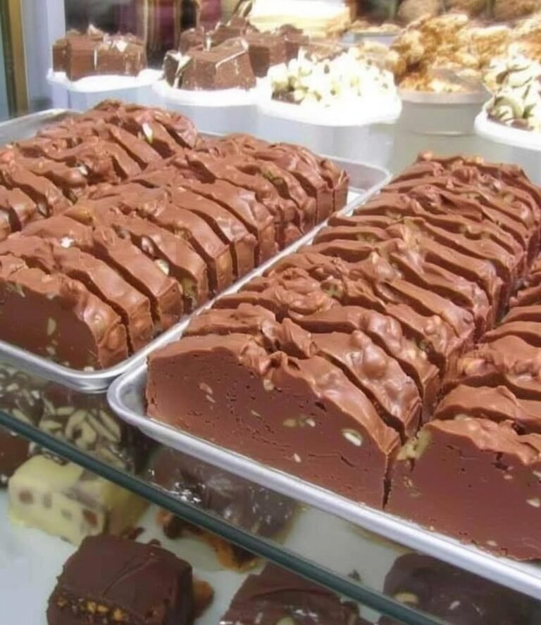 The Legendary 3-Ingredient Party Fudge That Beats Your Mom’s Recipe