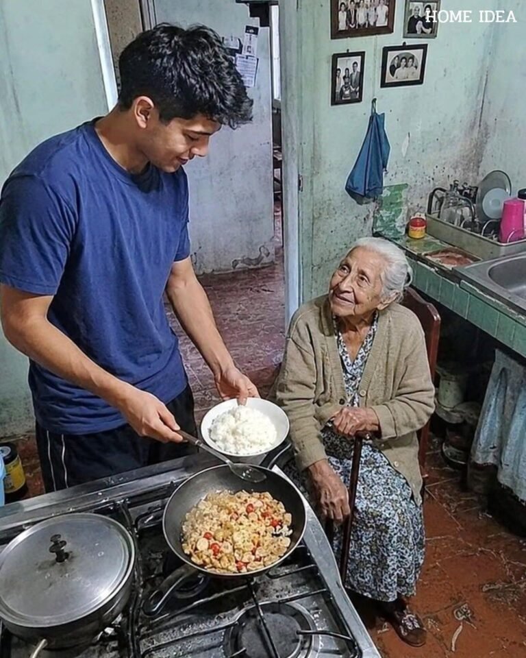 HE CLEANED A FORGOTTEN OLD WOMAN’S HOUSE FOR MONTH…1