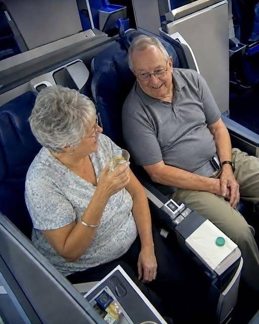 At Christmas, my daughter-in-law said: “We’re doing Christmas at my mom’s. You can stay home.” I didn’t argue. I just booked a flight. When I posted the photos, my phone exploded. Who was the man sitting next to…