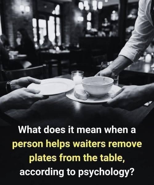 What Psychologists Reveal When Someone Helps a Waiter Clear the Table…👇💬